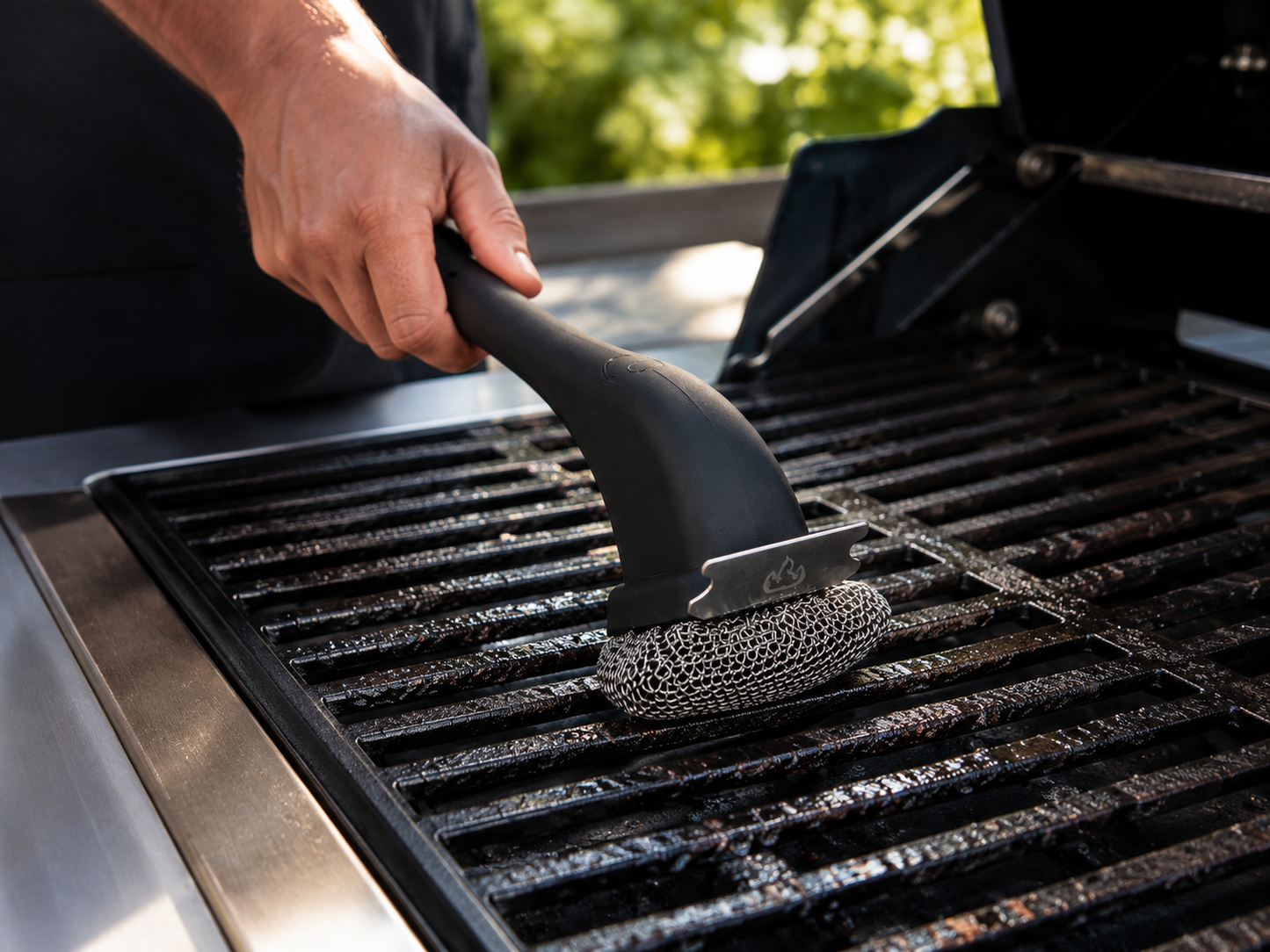 AQORA™ Chainmail Grill Brush — Bristle-Free & Built to Last