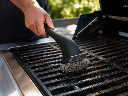 AQORA™ Chainmail Grill Brush — Bristle-Free & Built to Last